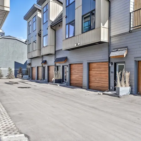 Mountain View Townhouse, Private Garage + Patio + Central AC