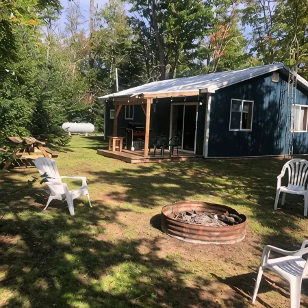 Cabin close to trails. Excellent location.