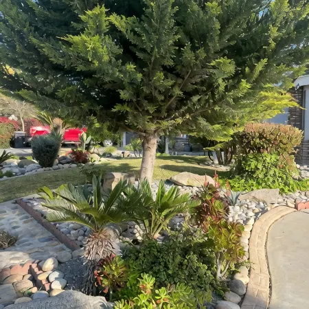 One Bdrm, private bathroom, kitchenette, laundry facilities & gated patio.