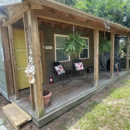 Great One Room with Full Bath Guest House!