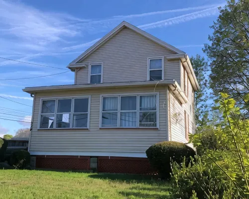 Newly remodeled home. Walking distance to Seabreeze and to many things around Hotels in Irondequoit