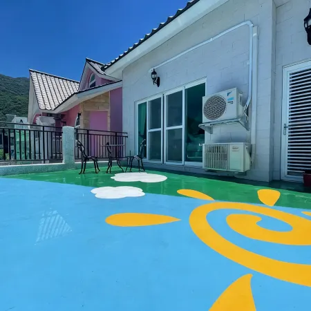 Smiling Sun BNB Отели рядом с достопримечательностью «Зеленый туннель в Вулинь»