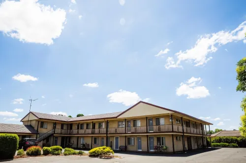 Lilac City Motor Inn & Steakhouse - parking