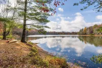 Secluded Lakefront Retreat: Fishing/Kayak/Paddleboard/Pets are Welcome