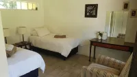 Wayside Lodge - parking