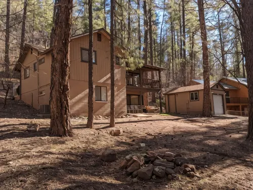 Paradise Cabin in the Pines<br>Comfortable Patios and porch swing <br>Watch kids play - Chalets
