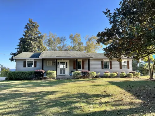 Life is better at the Lake Lakefront home that sleeps 13! - WiFi