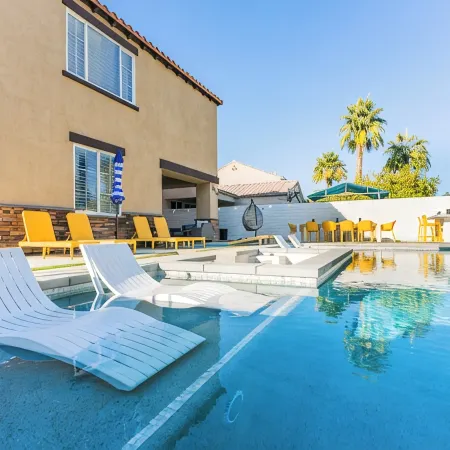 Desert Paradise: 6 King Bed, Resort Pool & Game