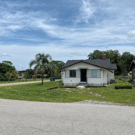 Charming Bungalow Perfect for Base Camp for Anglers and Sports Enthusiasts.