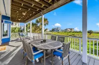 Pirates Beach Home w/ Hot Tub and Private Beach Access - Jacuzzi