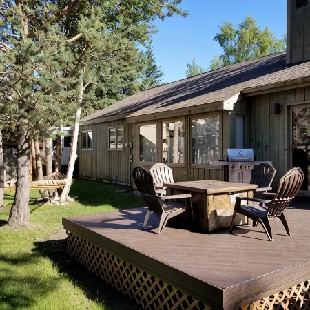 Chugach Foothills Chalet -- a charming, quiet east Anchorage retreat!