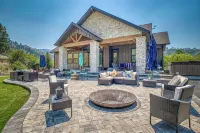 Newly built cabin with private 2 acres, pool & hot tub - Alppimaja