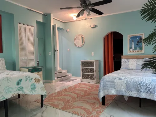 Cozy 2-BR 2-BA bungalow near beaches and  7-Mile Bridge - Pet Friendly! - 방갈로