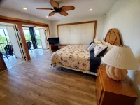 Extraordinary 4K Sq Ft 6 bd/4-bth, large pool/spa & NEW 140 ft concrete dock!!!