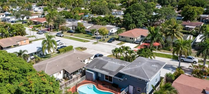 "Palm Estate" - Spacious 3 bed, 3 bath, 2 story single family home with pool ハランデール・ビーチのホテル