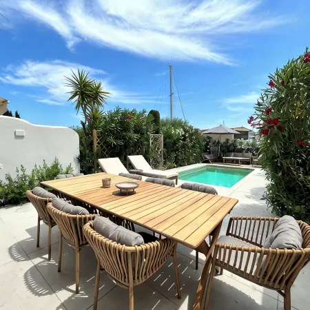 Villa Rénovée Avec Piscine et Amarrage, Dans Domaine Sécurité, Avec Plage à 5 mn