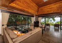 Casa Fuente Beachfront Villa in Playa Langosta Tamarindo. - Gym