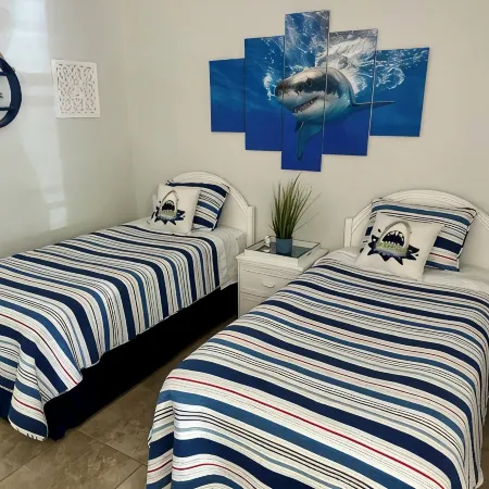 Totally Renovated near Pete's Pier with Trailer Parking Walk to Three Sisters!!