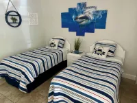 Totally Renovated near Pete's Pier with Trailer Parking Walk to Three Sisters!!