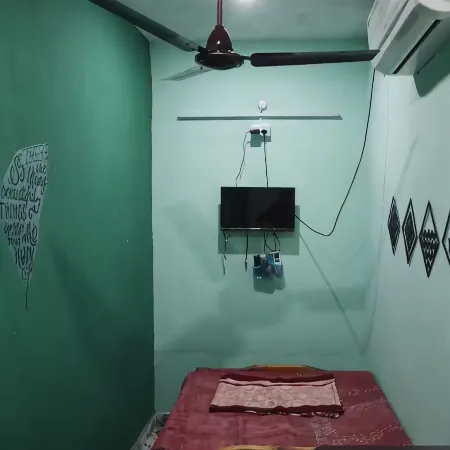 Peaceful Stay at Saradha Nivas Near Temple