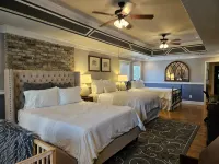 1000 Mbps Wifi, 11-Person Hottub, 75", Close 2Downtown/Restaurants, Sleeps16 - ジャグジー