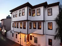白色花園酒店 鄰近鐘塔的酒店