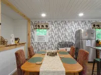 3 bedroom cabin in Chestertown with hot tub, fireplace, fire pit, wifi, and more