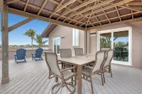 Coco Sands Riverfront Pool Home w/5 Bedrms - 3 min to the beach - 부티크