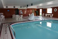 Days Inn by Wyndham Watertown - Pools
