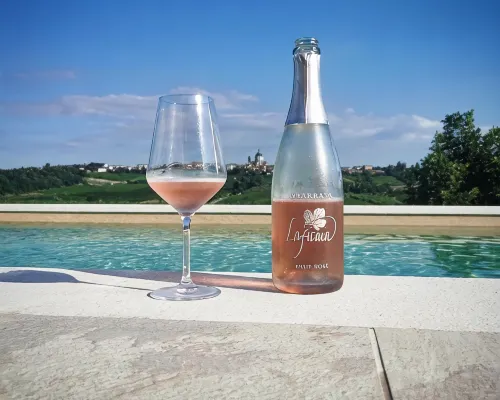 Laficaia Wine Resort Hoteles en Mombaruzzo