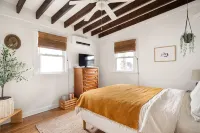 The Casita - Close to Beach & Bay, Outdoor Shower!