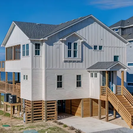4BR 3BA Waterfront Slice of Heaven! Luxury, hot tub, sunsets, fishing.