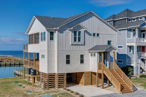 4BR 3BA Waterfront Slice of Heaven! Luxury, hot tub, sunsets, fishing.