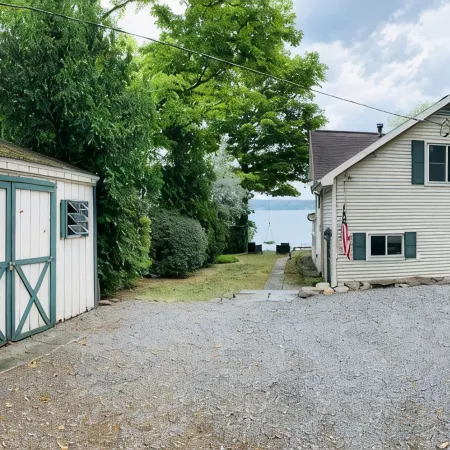 Canadaigua Lake Sunset Oasis: Private Beach, Family Fun Wineries, CMAC, Shopping Отели в г. Горам
