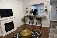 Refreshed King Bed Condo Near Lake Norman - 2-Star