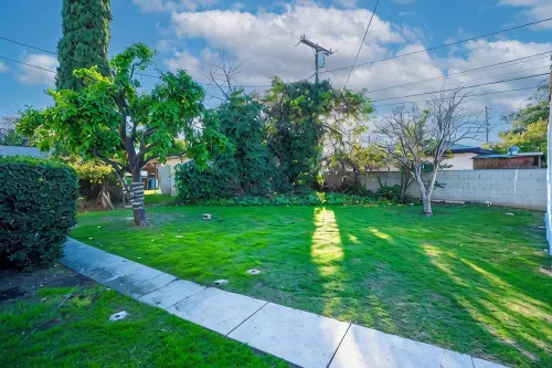 Prime Location: Remodeled 2-Bed/1-Bath with Private Entrance！