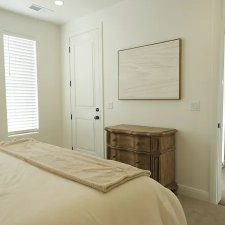 Spacious 5-bedroom townhome with WiFi and AC in Pleasant Washington- sleeps 17!