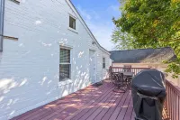 Entire Downtown Gettysburg Historic 4Br/3BA Home, Sleeps 8 with Free Parking - 4-Star