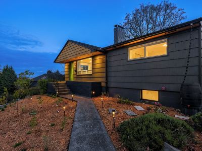 Luxury Spa, Patio, Deck & Views of Puget Sound in the Heart of Old Town, Tacoma