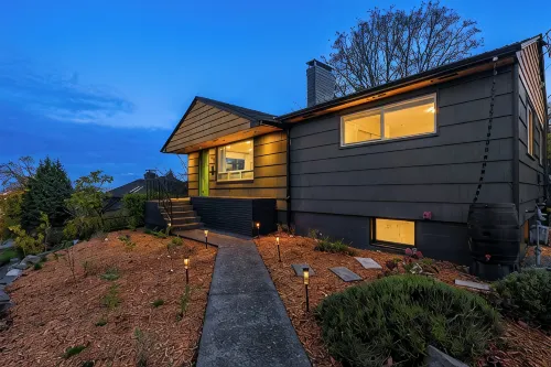Luxury Spa, Patio, Deck & Views of Puget Sound in the Heart of Old Town, Tacoma