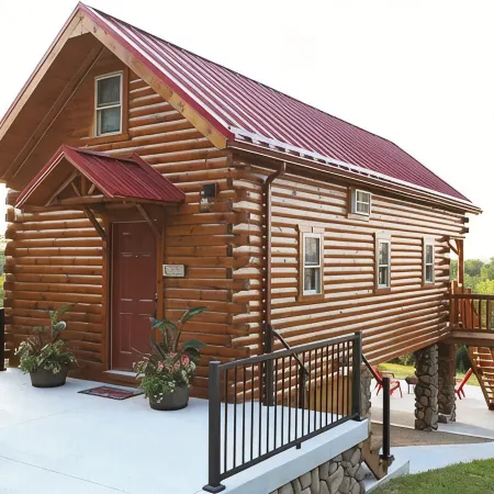 ParadisePeak Hummingbird Cabin with Indoor Jacuzzi in the Heart of Amish Country