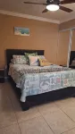 Beach time! Walk/Bike to Beach,Restaurants,Shops,fenced large backyard-sleeps 4 - Wi-Fi