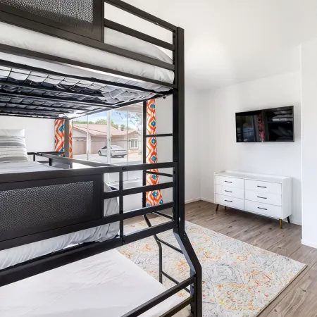 Stylish House in the Indian Palms Country Club. Walking distance to Coachella!