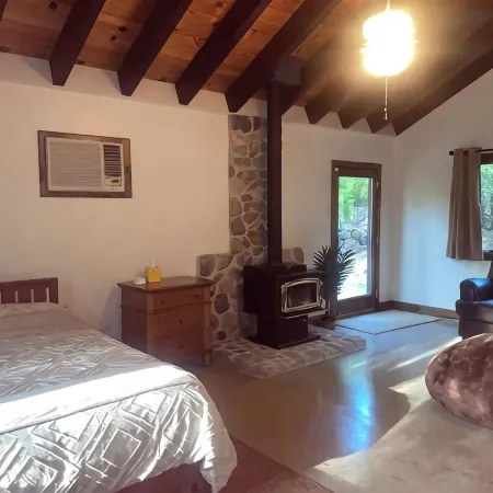 Moon River Cottage • Loft • River Access • Fireplace • Peaceful • Near Sequoia