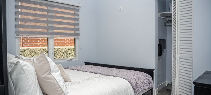 Charming 1 bedroom 1 bathroom guest house with AC, WiFi in brilliant Glendale Hotels in Glendale