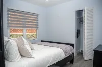 Charming 1 bedroom 1 bathroom guest house with AC, WiFi in brilliant Glendale - 3-Star