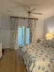 Charming lake cabin on beautiful Lake Martin - 6 bedrooms, sleeps 17 - Hytter