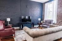 Downtown close to UAB, St. Vincent’s, BJCC and Airport - Homestays