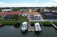 Beautiful Waterfront Home w/Access to Bay, Swim Spa Pool, Hot Tub,  Boat Dock.