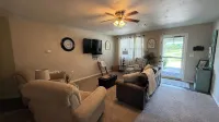 Cozy 2 Bedroom Country Cottage North of Parsons . Sleeps up to 5 people. - Wifi